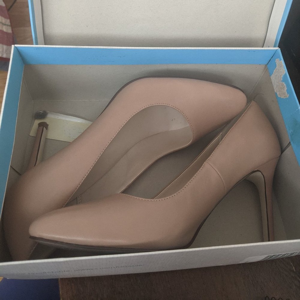 Cole Haan Cream Heels Size 7.5